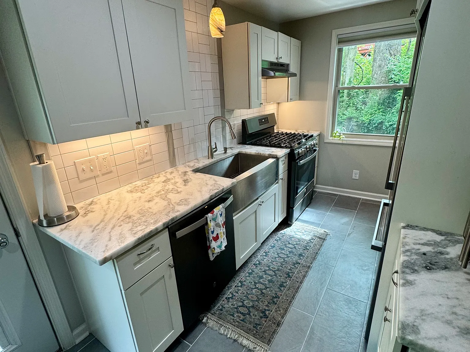 3 bed, 2.5 bath, 1721 sqft, $2,100 — Photo 4