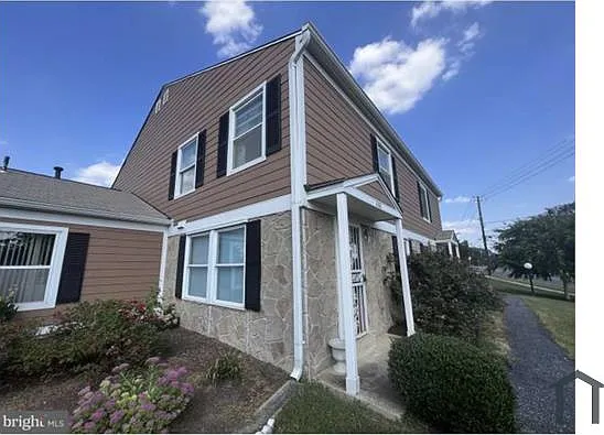 2 bed, 882 sqft, $2,695 — Photo 2