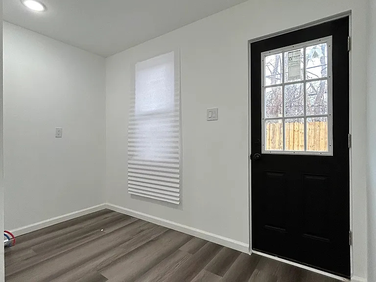 4922 Saybrook Ave — Photo 5