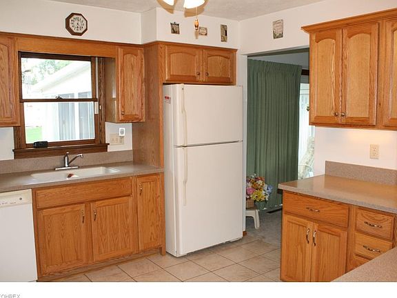 3rd image of 900 Buchholz Dr
