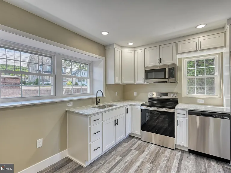 515 W Penn Ave — Photo 7