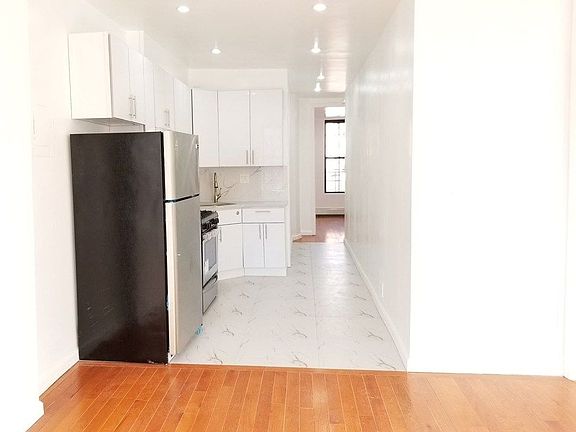 3rd image of 93 Eagle St APT 3