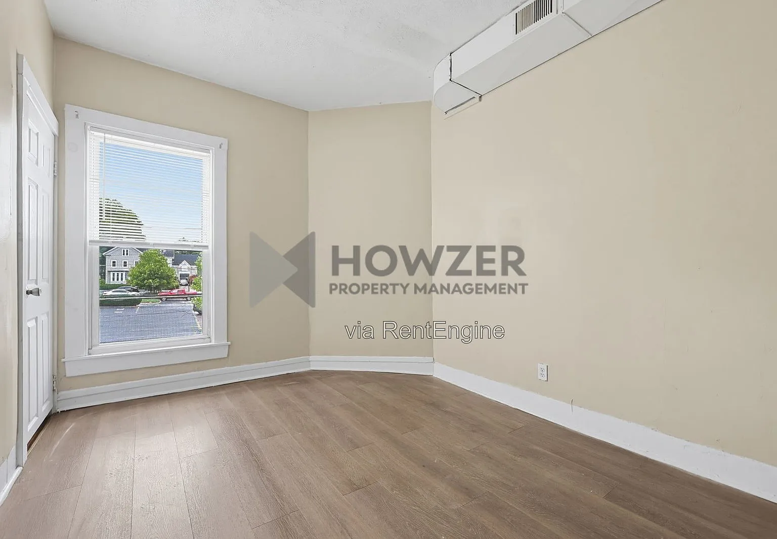 5 bed, 2.0 bath, 1400 sqft, $3,400 — Photo 4