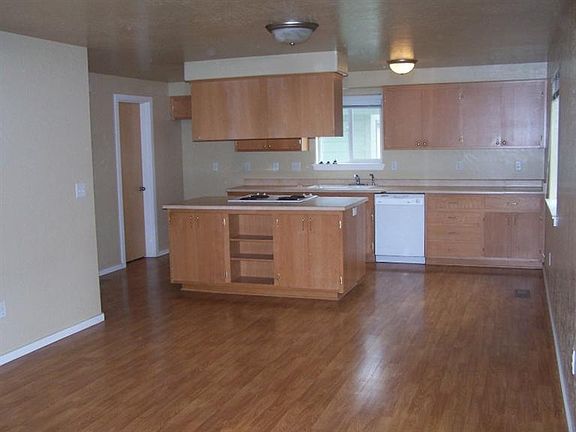 2nd image of 384 N 1st Ave