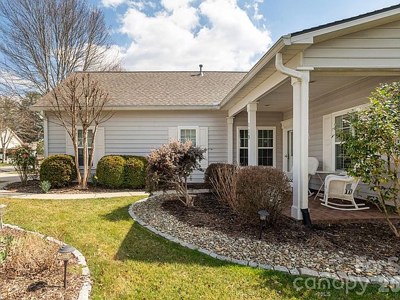 3rd image of 119 Cambridge Dr