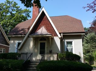 36 S Charles Ave, Villa Park, IL 60181