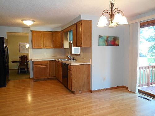 4th image of 399 Greengage Cir