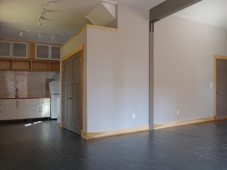 2nd image of 1701 Frintz St APT 1A