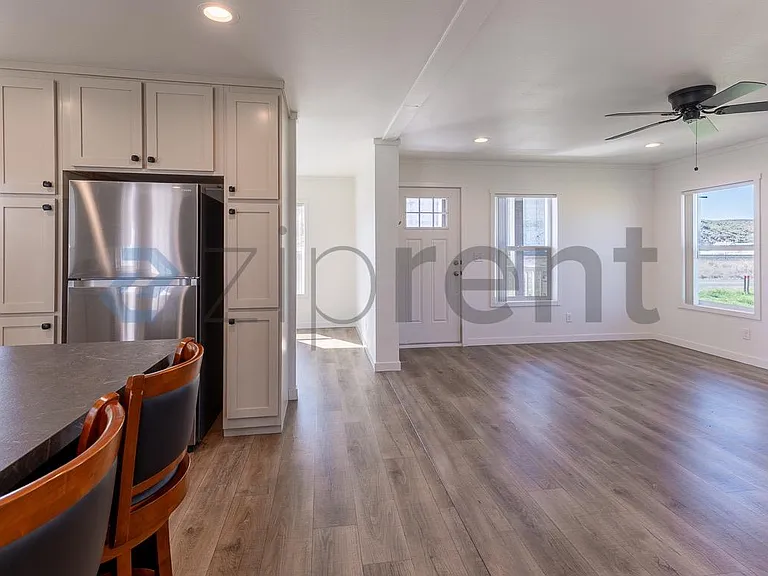 23143 Lowe Rd E — Photo 8
