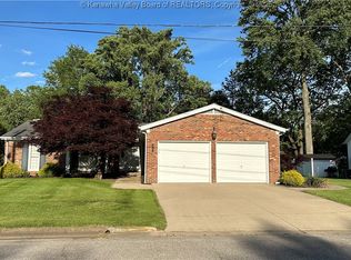 916 Mossman Cir, Pt Pleasant, WV 25550