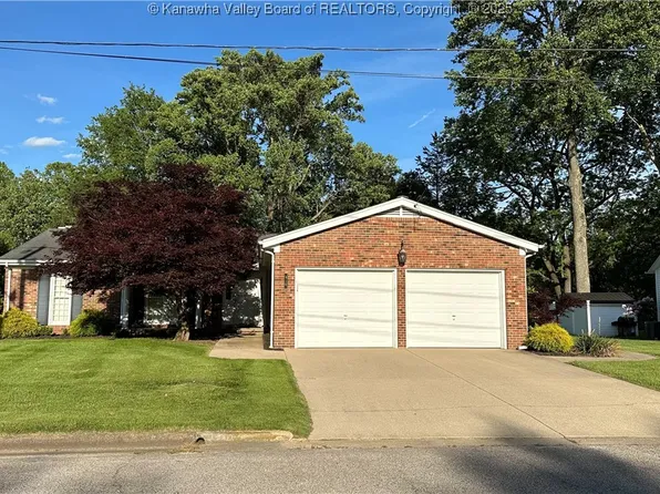 916 Mossman Cir, Pt Pleasant, WV 25550