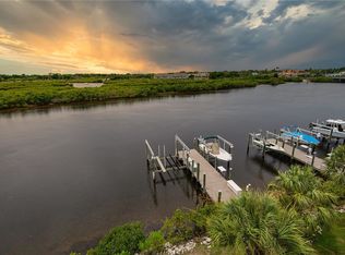 1152 Flying Fish Ln, Tarpon Springs, FL 34689