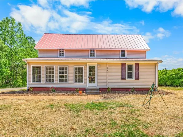 1721 Garner Rd, Yadkinville, NC 27055
