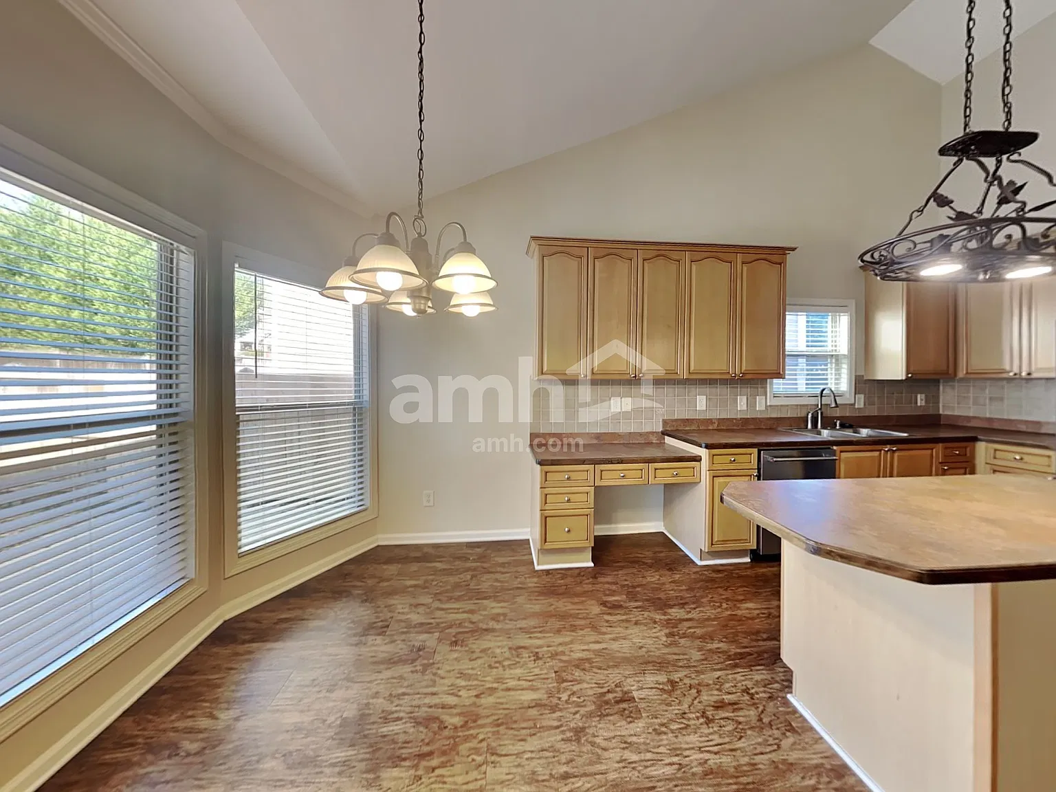 4 bed, 2.0 bath, 2165 sqft, $2,585 — Photo 4