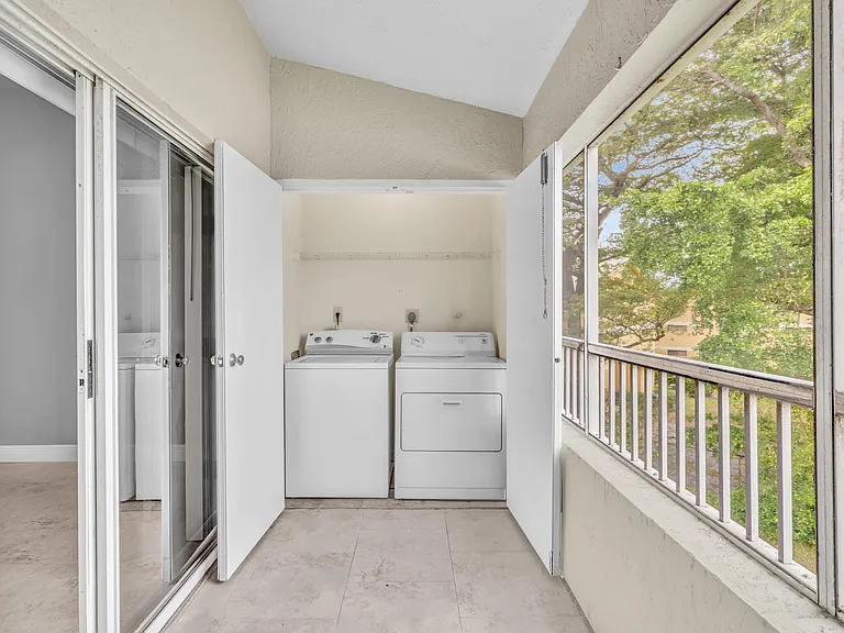 2881 N Oakland Forest Dr #307 — Photo 17