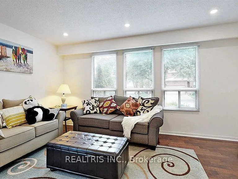 68 Gretman Cres — Photo 7