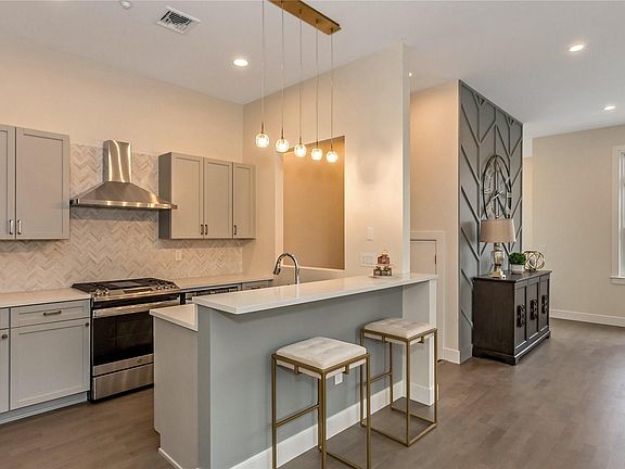 5th image of 406 Breton Way