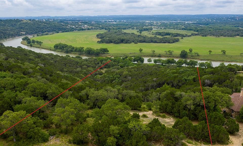 (Lines marking property lines are fairly accurate but not precise.)