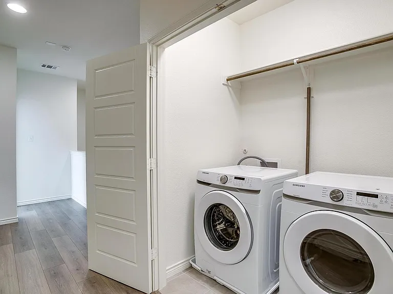 211 Athenia Dr — Photo 10