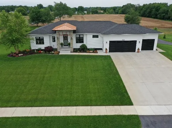 1826 Sunquest Ave, Dorr, MI 49323