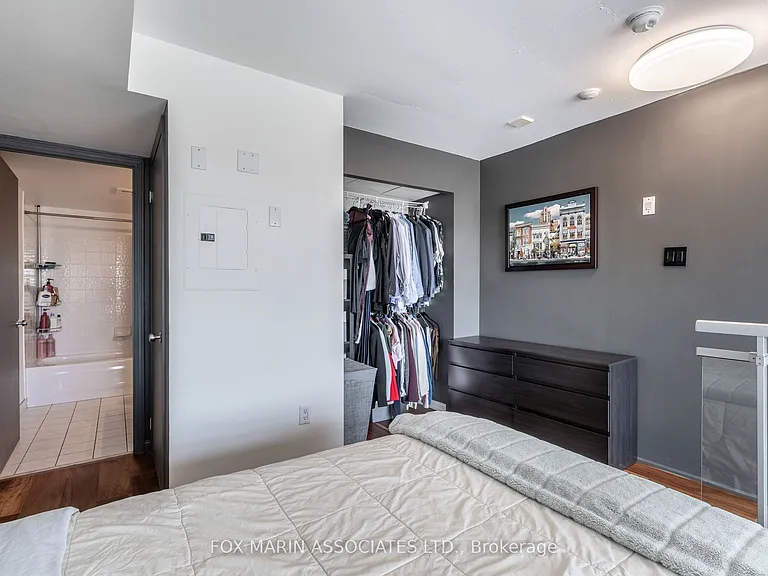 954 King St W #517 — Photo 13