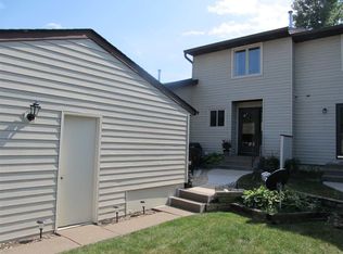 3756 Cedarwood Ct, Bettendorf, IA
