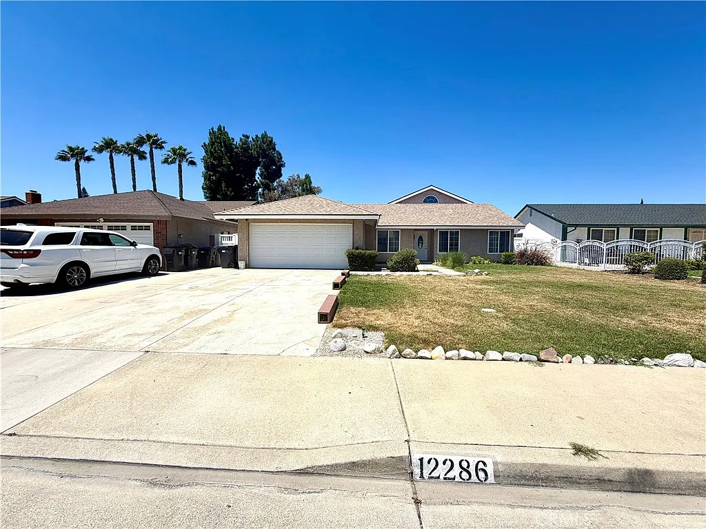 5 bed, 4.5 bath, 2406 sqft, $3,900 — Photo 2