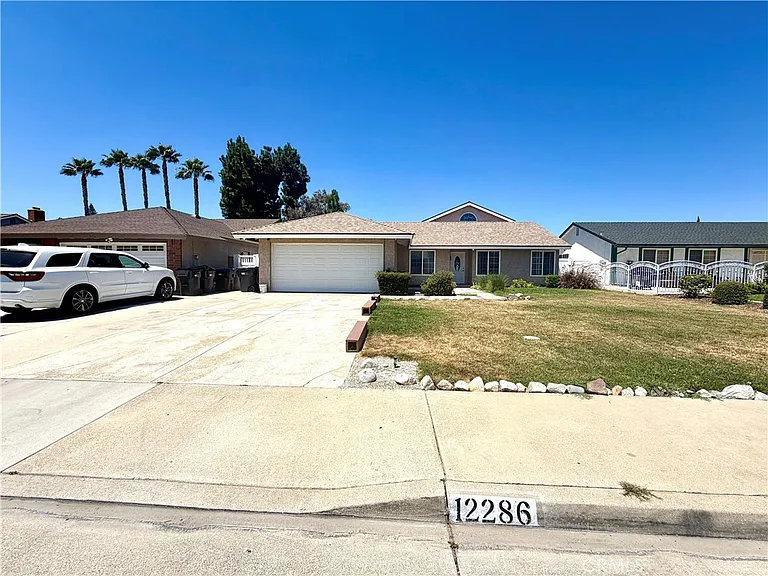 12286 Maxon Ln — Photo 2