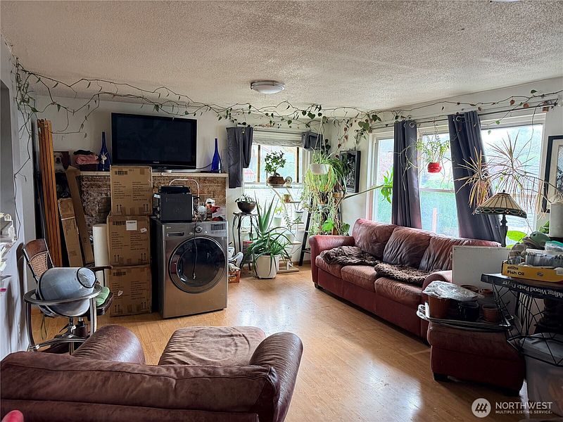 2nd image of 8629 16th Avenue SW