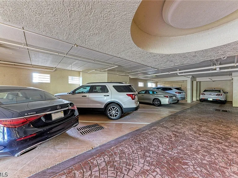 14813 Laguna Dr #401 — Photo 47