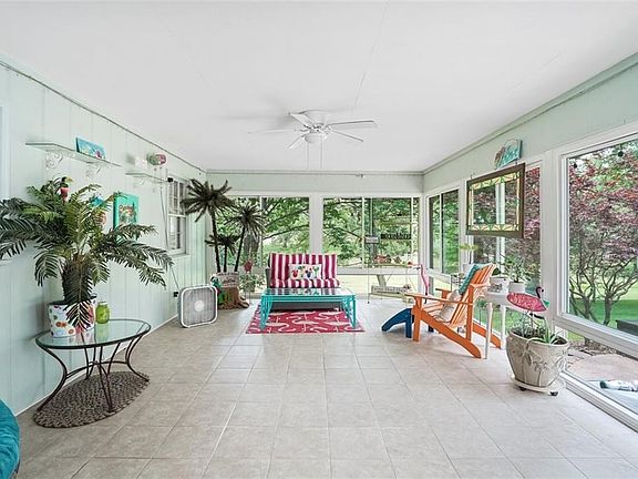 5th image of 58 Eastwood Dr