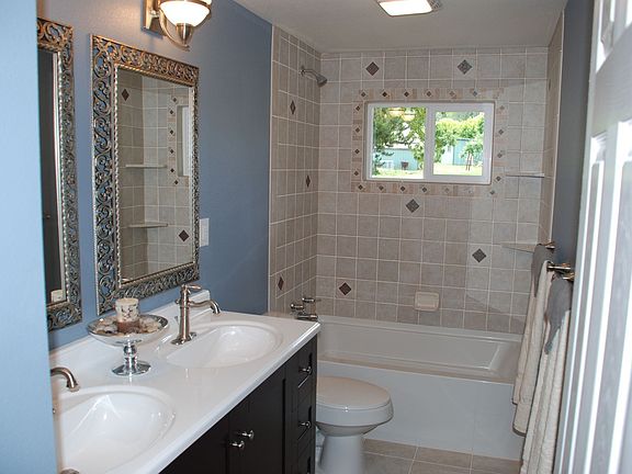 4th image of 2655 Lincoln Ave SE