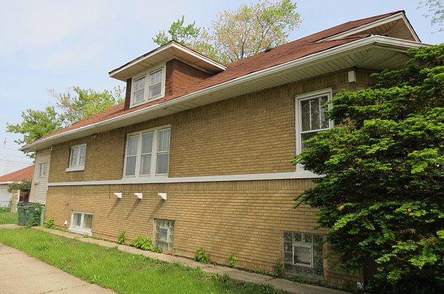 2nd image of 646 24th Ave