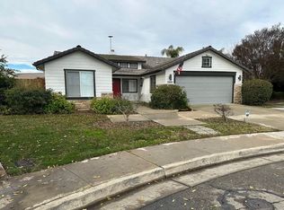 5444 W Sunnyside Ct, Visalia, CA 93277