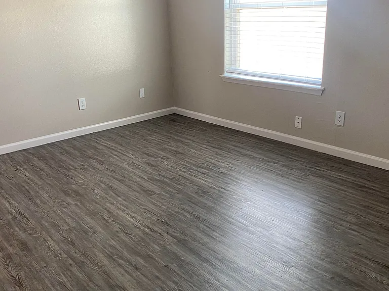 Yukon Heights Apartments — Photo 33