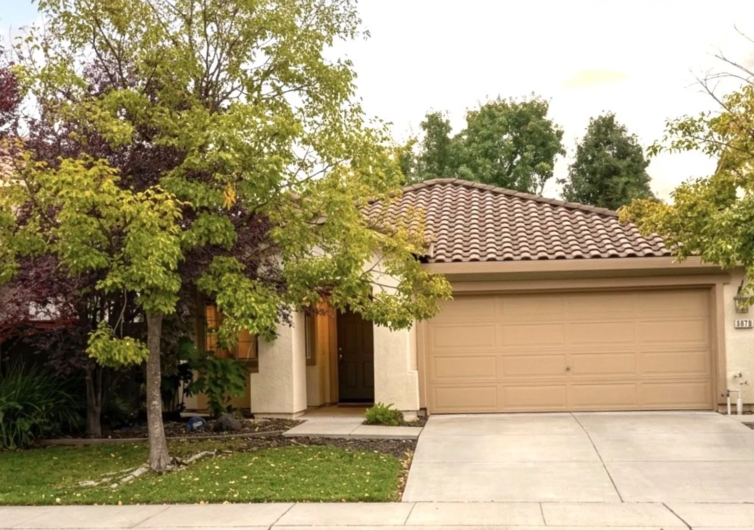Beautifly Update 3bdrm/2ba Single Story Home In The Heart Of Natomas — Photo 1