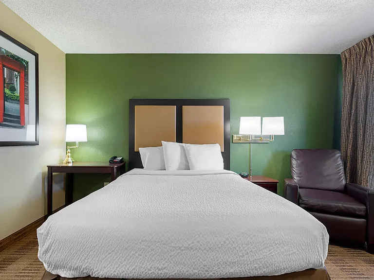 Studio Suite - 1 Queen Bed