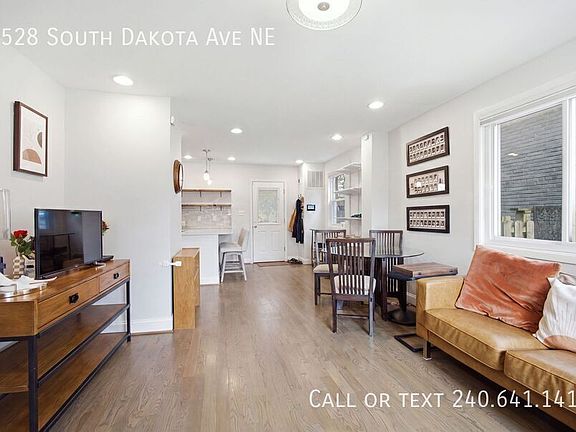 3rd image of 2528 S Dakota Ave NE