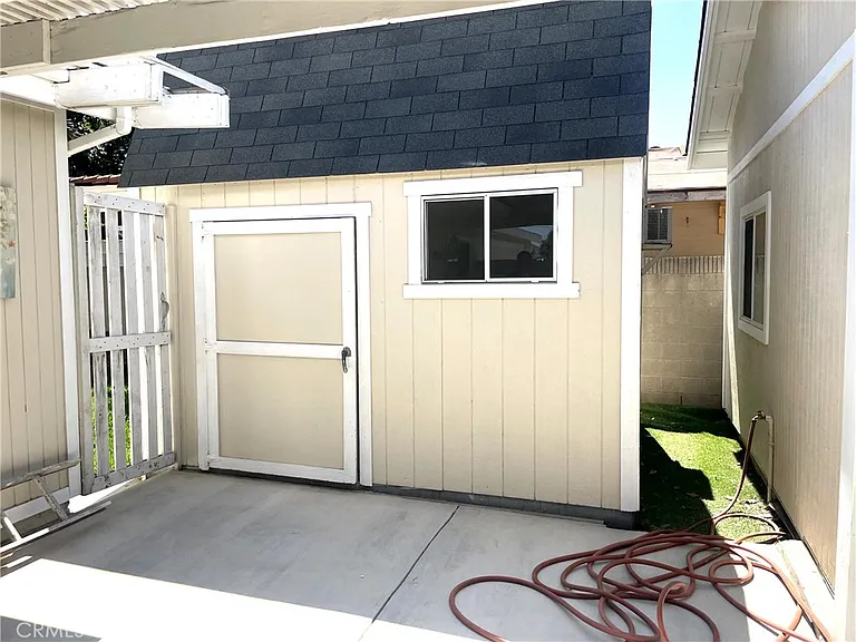 9488 Foster Rd — Photo 30