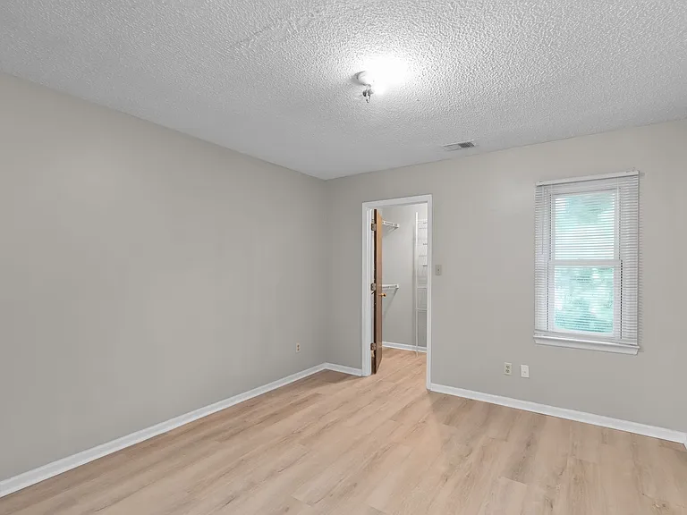 126 Windsor Ct — Photo 16