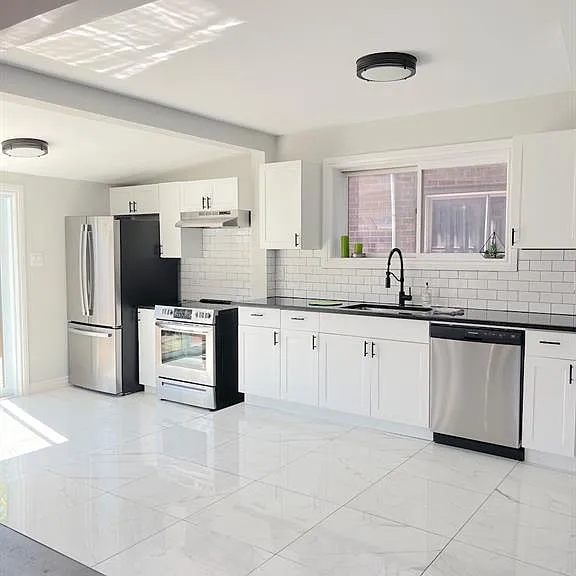 1677 Victoria Ave — Photo 11