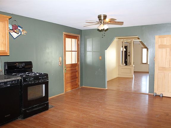 4th image of 504 Paterson St