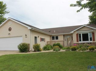 502 Crystal Dr, Hartford, SD 57033