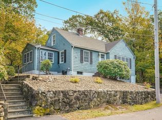 16 Sunnyside Rd, Woburn, MA 01801