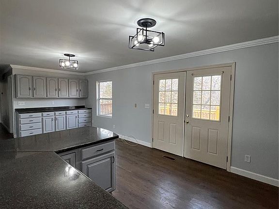 5th image of 1675 Peacock Rd