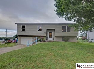 380 Platteview Dr, Springfield, NE 68059
