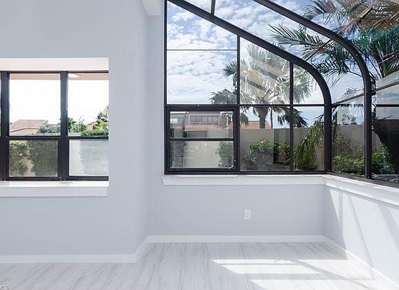 5th image of 595 Bay Villas Ln