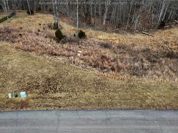 445 Aviators Poin, Eleanor, WV 25070