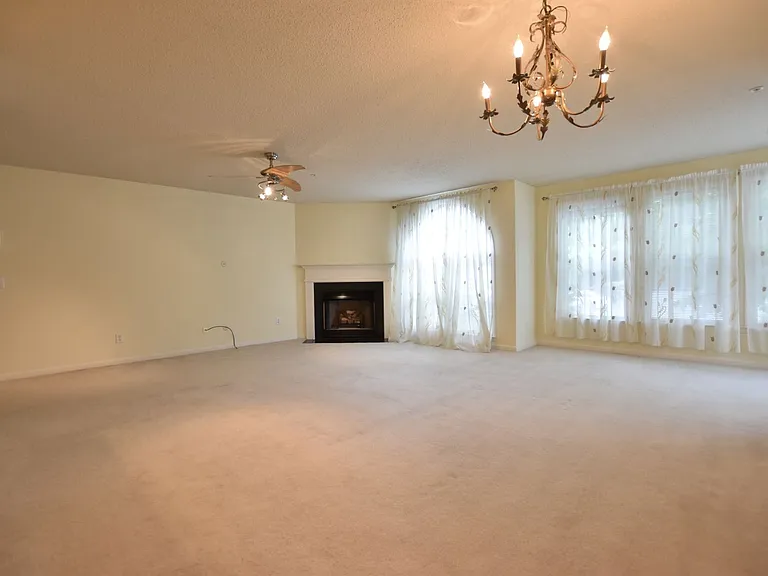 424 Mill Pond Dr — Photo 3