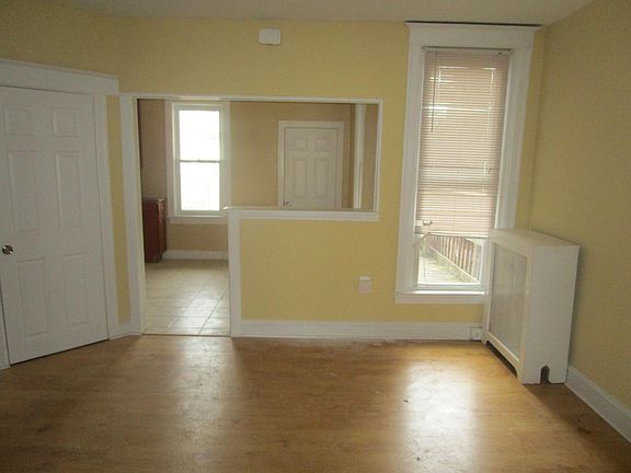 4th image of 7210 Glenloch St